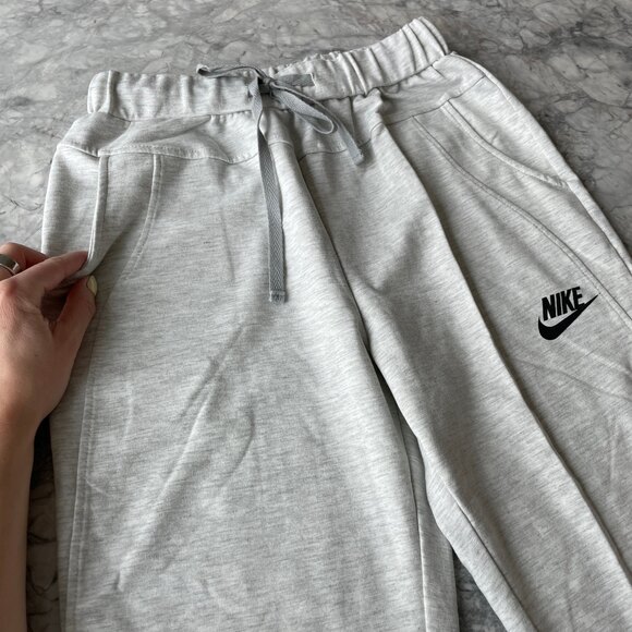 Nike Activewear Cropped Sweatpants - Picture 3 of 8